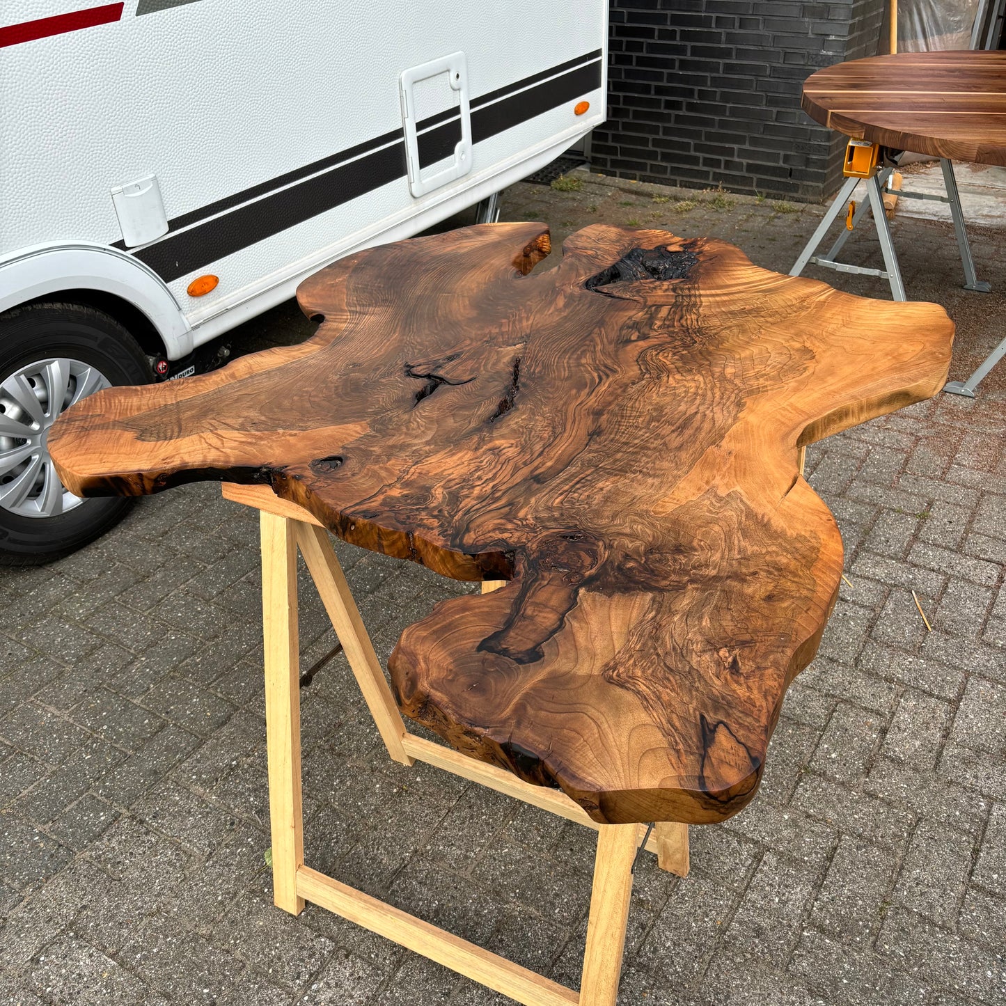 Salontafel Notenhout - 120x110x5cm