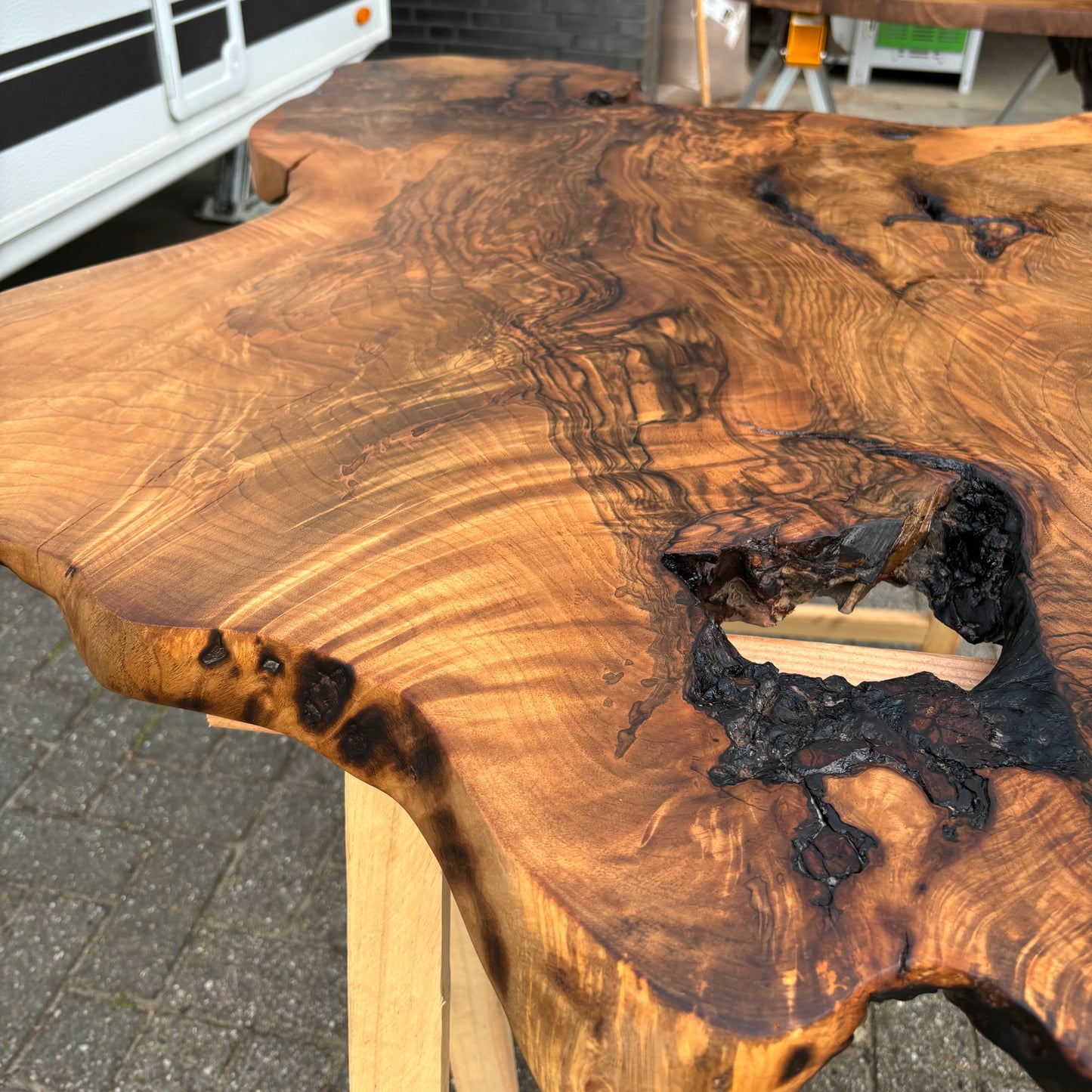 Salontafel Notenhout - 120x110x5cm