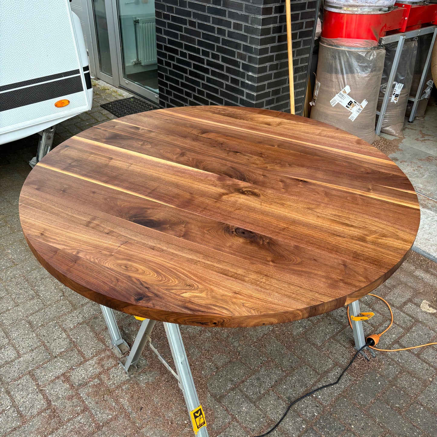 Ronde Eettafel Notenhout - 150x150x4cm