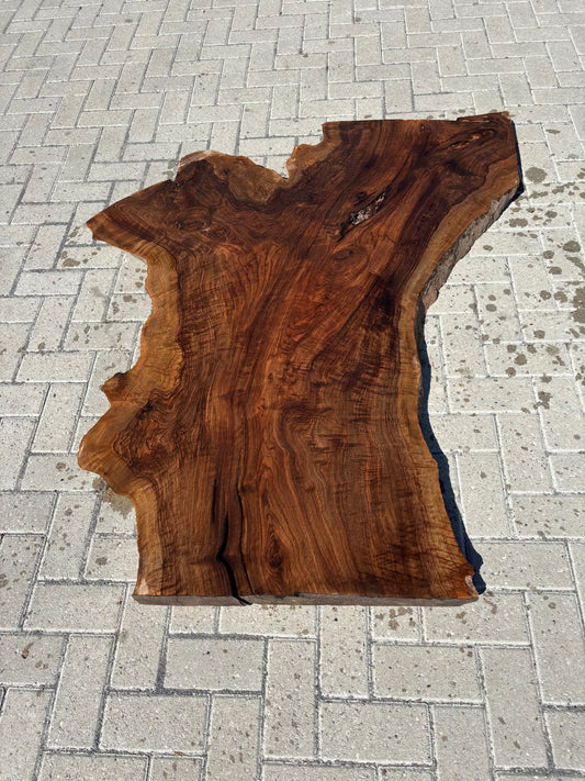 Notenhouten Slab 157x132/76/67x6cm #CS/017